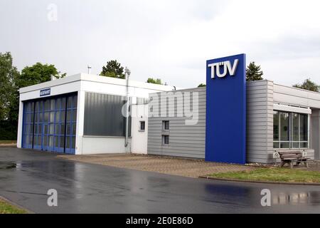 Forchheim, DEUTSCHLAND : Fahrzeuginspektionsstelle des Fernsehens. TV ist einer der weltweit führenden Testdienstleister. Stockfoto