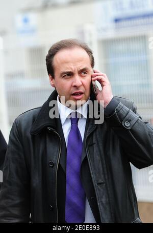 Der Bürgermeister von Drancy, Jean-Christophe Lagarde, ist vor dem Wahlkampfbesuch von Nicolas Sarkozy in Drancy, außerhalb von Paris, Frankreich am 10. April 2012 abgebildet. Foto von Mousse/ABACAPRESS.COM Stockfoto