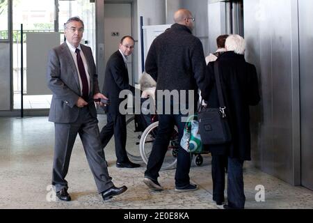 Der französische CEO von Goedis, Pierre Blayau, eine logistische Niederlassung der SNCF, trifft am 10. April 2012 vor dem Gericht in Nanterre, außerhalb von Paris, Frankreich, ein, bevor Geodis ein Angebot zur Übernahme des französischen Frachttransportunternehmens Sernam anhörte, das vor kurzem in Konkursverwaltung gestellt wurde. Sernam, eine ehemalige Zweigstelle des französischen staatlichen Eisenbahnunternehmens SNCF, beschäftigt 1.600 Mitarbeiter. Foto von Stephane Lemouton/ABACAPRESS.COM Stockfoto