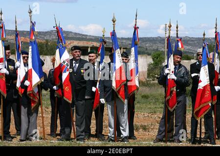 Atmosphäre im Rivesaltes Camp während des Besuchs des französischen Präsidenten und Kandidaten für die bevorstehenden Präsidentschaftswahlen, Nicolas Sarkozys im Rahmen einer Hommage an die Harkis in Rivesaltes, Südwestfrankreich, am 14. April 2012. Harkis sind Algerier, die während des Algerienkrieges von 1954 bis 1962 an der Seite der französischen Armee kämpften. Ab 1962 wurden die schätzungsweise 45,000 Harkis, die Frankreich erreicht hatten, entweder in Harki-Siedlungen in der Nähe existierender urbaner Zentren oder in isolierten Dörfern im ländlichen Süden untergebracht, die zu diesem Zweck gebaut wurden, oder in sogenannten temporären Lagern, wie Rivesaltes. Foto von M Stockfoto