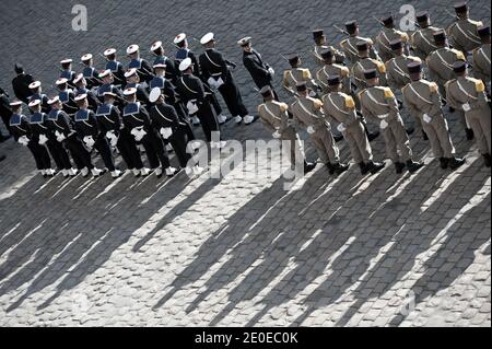 Atmosphäre während einer Zeremonie zu Ehren des französischen Resistenten Raymond Aubrac am 16. April 2012 im Invalides in Paris, Frankreich, der am 11. April im Alter von 97 Jahren starb. Foto von Thierry Orban/ABACAPRESS.COM Stockfoto