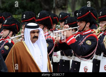 Der Emir Sheikh Hamad bin Khalifa Al Thani aus Katar traf am 16,2012. April in Rom mit Italiens Premierminister Mario Monti zusammen. Foto von Eric Vandeville/ABACAPRESS.COM Stockfoto