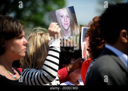 Opfer von Waffengewalt aus den USA versammeln sich zu einer Pressekonferenz außerhalb des US-Kapitols, um die Jahrestage der Massenerschießungen an der Virginia Tech und Columbine High School und in der jüngsten Folge des Todes von Trayvon Martin in Washington, DC, USA am 16. April zu beobachten. 2012. Foto von Olivier Douliery/ABACAPRESS.COM Stockfoto