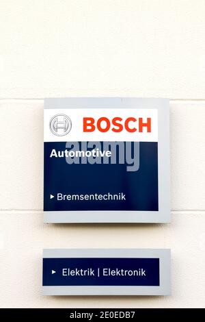 Schwabach, Deutschland : Bosch Firmenlogo an der Wand. Bosch ist ein multinationales deutsches Engineering- und Elektronikunternehmen Stockfoto