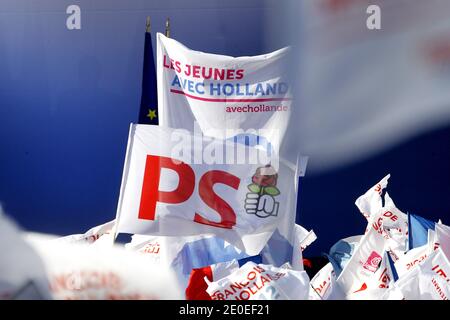 Atmsophere während des Wahlkampftreffens von Francois Hollande in Cenon bei Bordeaux, Südwestfrankreich, am 19. April 2012, war der Kandidat der Sozialistischen Partei Frankreichs (PS) für die Präsidentschaftswahl 2012. Foto von Patrick Bernard/ABACAPRESS.COM Stockfoto