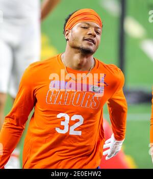 Arlington, Texas, USA. Dezember 2020. Florida Gators Defensive Back Mordecai McDaniel (32) vor dem Cotton Bowl Classic NCAA Football Spiel zwischen der University of Oklahoma Sooners und den Florida Gators im AT&T Stadium in Arlington, Texas. Tom Sooter/CSM/Alamy Live News Stockfoto