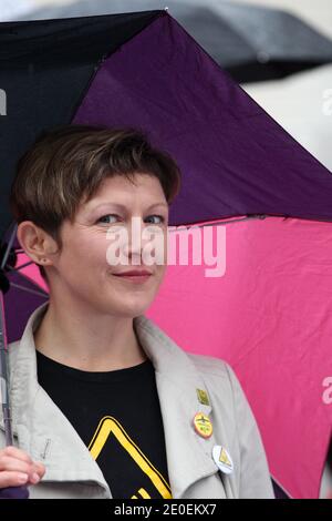 Marie Bove, EELV-Regionalrätin, ist während eines Protestes gegen die Mobilfunkmasten in Nantes, Westfrankreich, am 28. April 2012 abgebildet. Foto von Laetitia Notarianni/ABACAPRESS.COM. Stockfoto