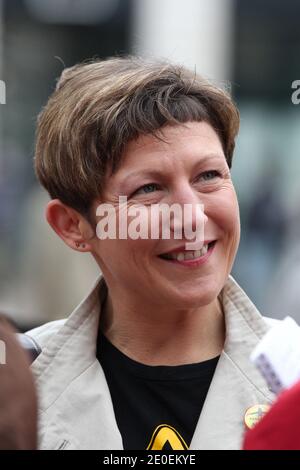 Marie Bove, EELV-Regionalrätin, ist während eines Protestes gegen die Mobilfunkmasten in Nantes, Westfrankreich, am 28. April 2012 abgebildet. Foto von Laetitia Notarianni/ABACAPRESS.COM. Stockfoto