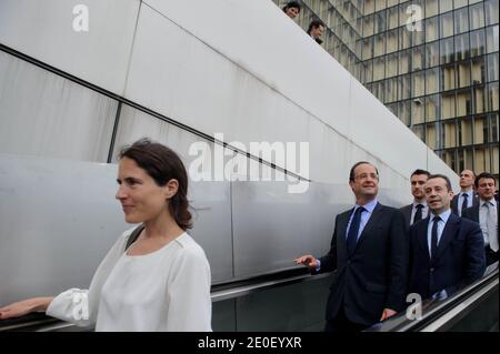 Der designierte französische Präsident Francois Hollande wird von der Tochter des verstorbenen Präsidenten Francois Mitterrand Mazarine Pingeot flankiert, der Präsident der Französischen Nationalbibliothek (BNF), Bruno Racine und Manuel Valls kommen am 10. Mai 2012 im Rahmen einer Hommage an Francois Mitterrand zur Francois Mitterrand-Bibliothek (BNF) in Paris, Frankreich. Foto von Christophe Petit-Tesson/Pool/ABACAPRESS.COM Stockfoto