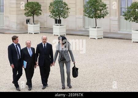 Die neu ernannte französische Ministerin für französische Lebensunterhalt im Ausland und Frankophonie, Yamina Benguigui, der französische Außenminister, Laurent Fabius, der französische Minister für europäische Angelegenheiten, Bernard Cazeneuve und der französische Minister für auswärtige Angelegenheiten und Entwicklung, Pascal Canfin kommt zum ersten wöchentlichen Kabinettstreffen der Regierung des französischen Präsidenten Francois Hollande im Elysee-Palast an. Foto von Stephane Lemouton/ABACAPRESS.COM. Stockfoto
