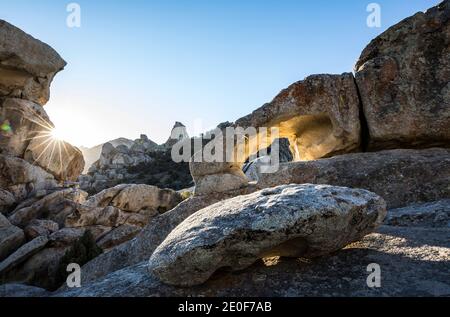 Ein natürlicher Felsbogen und Felsformationen im City of Rocks National Reserve, Idaho, USA. Stockfoto