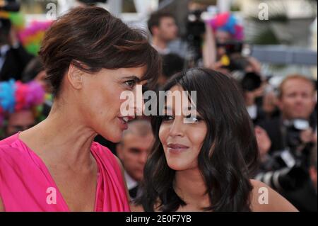 Die französische Schauspielerin Leila Bekhti und das französische Model Ines de La Fressange posieren während der Premiere von "Madagascar 3" auf dem 65. Filmfestival in Cannes, Südfrankreich, am 18. Mai 2012. Foto von Aurore Marechal/ABACAPRESS.COM Stockfoto