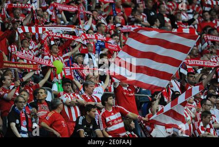 Bayern-Fans beim UEFA Champions League-Finale am 19. Mai 2012 Bayern gegen den FC Chelsea in der Allianz Arena in München. Chelsea gewann 1-1 (4 Strafen zu 3). Foto von ABACAPRESS.COM Stockfoto