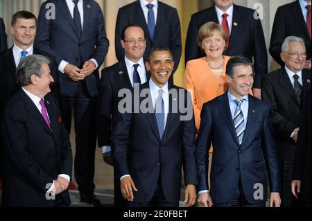 Sali Berisha, Francois Hollande, Barack Obama, Angela Merkel und anders Rasmussen posieren für das Gruppenfoto auf Soldier Field während des NATO-Gipfels 2012 in Chicago, Illinois, IL, USA, am 20. Mai 2012. Foto von Jacques Witt/Pool/ABACAPRESS.COM Stockfoto