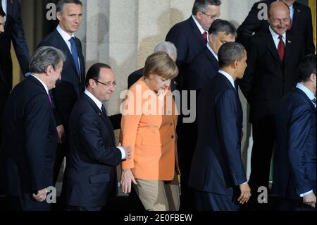 Sali Berisha, Francois Hollande, Angela Merkel und Barack Obama kommen an, um für das Gruppenfoto auf Soldier Field während des NATO-Gipfels 2012 in Chicago, Illinois, IL, USA, am 20. Mai 2012 zu posieren. Foto von Jacques Witt/Pool/ABACAPRESS.COM Stockfoto