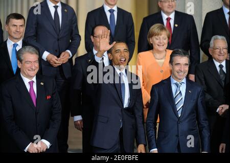 Sali Berisha, Francois Hollande, Barack Obama, Angela Merkel und anders Rasmussen posieren für das Gruppenfoto auf Soldier Field während des NATO-Gipfels 2012 in Chicago, Illinois, IL, USA, am 20. Mai 2012. Foto von Jacques Witt/Pool/ABACAPRESS.COM Stockfoto