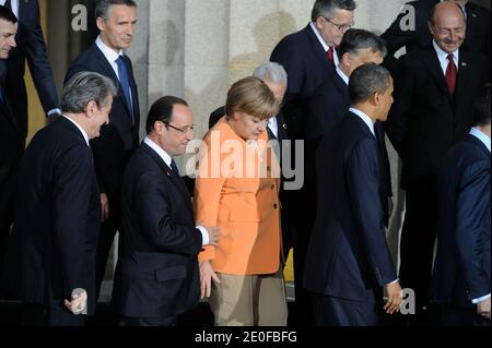 Sali Berisha, Francois Hollande, Angela Merkel und Barack Obama kommen an, um für das Gruppenfoto auf Soldier Field während des NATO-Gipfels 2012 in Chicago, Illinois, IL, USA, am 20. Mai 2012 zu posieren. Foto von Jacques Witt/Pool/ABACAPRESS.COM Stockfoto