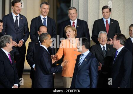 Sali Berisha, Francois Hollande, Barack Obama, Angela Merkel, anders Rasmussen und David Cameron posieren für das Gruppenfoto auf Soldier Field während des NATO-Gipfels 2012 in Chicago, Illinois, IL, USA, am 20. Mai 2012. Foto von Jacques Witt/Pool/ABACAPRESS.COM Stockfoto