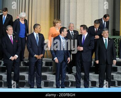 Von links nach rechts Sali Berisha, Barack Obama, Angela Merkel, anders Rasmussen, David Cameron und Abdullah Guhl.Führer, die am NATO-Gipfel 2012 teilnehmen, posieren für das Gruppenfoto auf Soldier Field während des NATO-Gipfels CHICAGO, USA-20/05/2012 Stockfoto