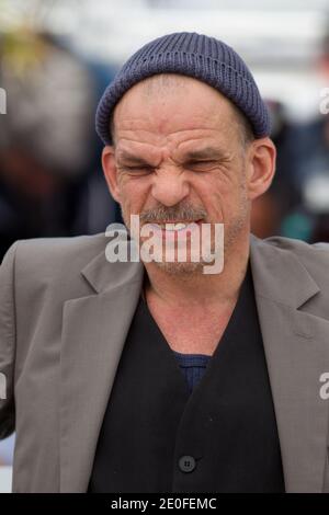 Denis Lavant posiert auf der Fotozelle für Holy Motors im Rahmen des 65. Filmfestivals in Cannes, Frankreich, 23. Mai 2012. Foto von Frederic Nebinger/ABACAPRESS Stockfoto