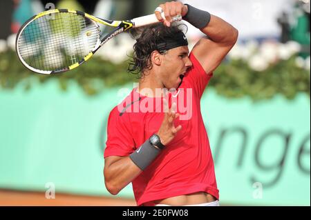 Der Spanier Rafael Nadal spielt in der dritten Runde der Tennis French Open im Roland-Garros Stadion, Paris, Frankreich am 2. Juni 2012. Foto von Christophe Guibbaud/ABACAPRESS.COM Stockfoto