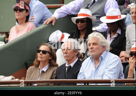 Jean Rochefort mit seiner Frau und Jacques Weber Teilnahme an der Herren 1/4 Finale der French Open 2012, spielte im Roland Garros Stadion in Paris, Frankreich, am 5. Juni 2012. Foto von Gorassini-Guibbaud/ABACAPRESS.COM Stockfoto