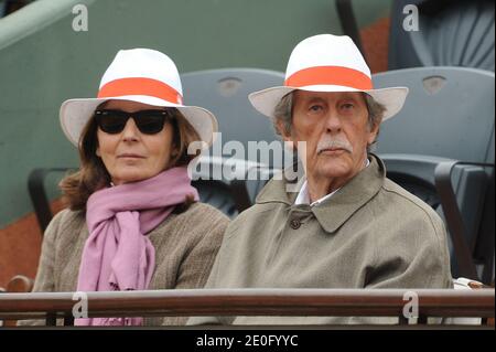 Jean Rochefort und seine Frau Delphine Gleize Teilnahme an der Herren 1/4 Finale der French Open 2012, spielte im Roland Garros Stadion in Paris, Frankreich, am 5. Juni 2012. Foto von Gorassini-Guibbaud/ABACAPRESS.COM Stockfoto