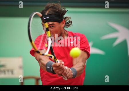 Der spanische Rafael Nadal spielt am 6. Juni 2012 im Viertelfinale der Tennis French Open im Roland-Garros-Stadion, Paris, Frankreich. Foto von Christophe Guibbaud/ABACAPRESS.COM Stockfoto