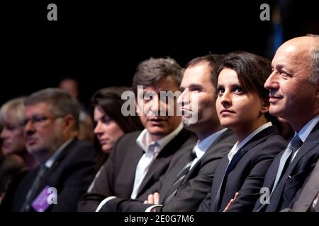 Senator der PS, David Assouline, Minister für soziale und solidarische Wirtschaft Benoit Hamon, Minister für Frauenrechte und Regierung Spokeperson Najat Vallaud-Belkacem, Minister für auswärtige Angelegenheiten Laurent Fabius an einem Wahlkampftreffen vier Tage vor der zweiten Runde der Parlamentswahlen im Zenith in Paris teilnehmen, Frankreich am 13. Juni 2012. Foto von Stephane Lemouton/ABACAPRESS.COM Stockfoto