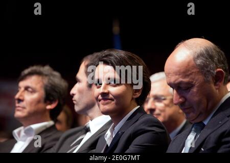 Senator der PS, David Assouline, Minister für soziale und solidarische Wirtschaft Benoit Hamon, Minister für Frauenrechte und Regierung Spokeperson Najat Vallaud-Belkacem, Minister für auswärtige Angelegenheiten Laurent Fabius an einem Wahlkampftreffen vier Tage vor der zweiten Runde der Parlamentswahlen im Zenith in Paris teilnehmen, Frankreich am 13. Juni 2012. Foto von Stephane Lemouton/ABACAPRESS.COM Stockfoto