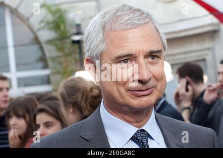 Claude Bartolone wartet auf die Bekanntgabe der Ergebnisse der zweiten Runde der französischen Parlamentswahlen am 17. Juni 2012 im Sitz der Sozialistischen Partei (PS) in Paris. Frankreichs Sozialisten gewannen heute in einer abgegebenen Abstimmung die Kontrolle über das parlament und übergaben Präsident Francois Hollande die überzeugende Mehrheit, die notwendig ist, um eine harte Steuer- und Ausgabenagenda durchzusetzen, sagten Schätzungen. Foto von Stephane Lemouton/ABACAPRESS.COM Stockfoto