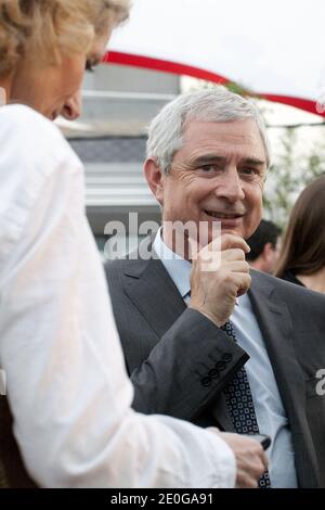 Claude Bartolone wartet auf die Bekanntgabe der Ergebnisse der zweiten Runde der französischen Parlamentswahlen am 17. Juni 2012 im Sitz der Sozialistischen Partei (PS) in Paris. Frankreichs Sozialisten gewannen heute in einer abgegebenen Abstimmung die Kontrolle über das parlament und übergaben Präsident Francois Hollande die überzeugende Mehrheit, die notwendig ist, um eine harte Steuer- und Ausgabenagenda durchzusetzen, sagten Schätzungen. Foto von Stephane Lemouton/ABACAPRESS.COM Stockfoto