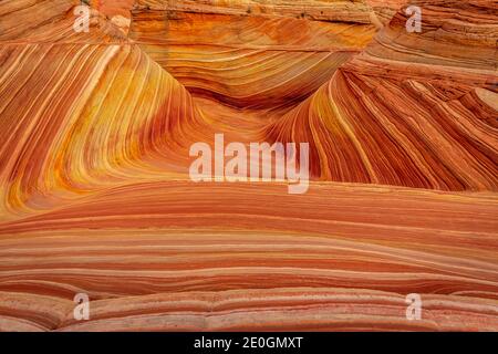 The Wave ist eine berühmte Sandsteinfelsenformation in Coyote Buttes, Arizona, die für ihre farbenfrohen, welligen Formen bekannt ist Stockfoto