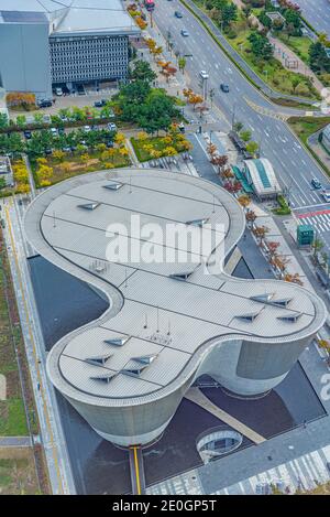 Luftaufnahme des Tri-Bowl Kulturzentrums im Songdo Park in Incheon, Korea Stockfoto