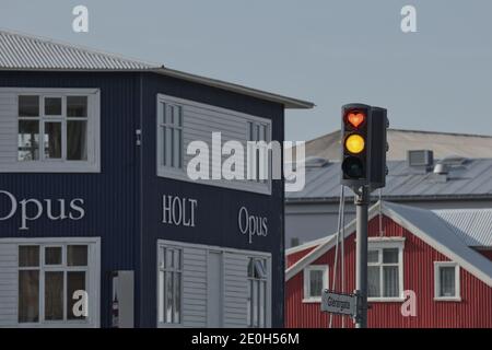 Akureyri, Island - 23. August 2017: Kreative Liebeslichter in Akureyri, der nördlichen Stadt Islands. Stockfoto