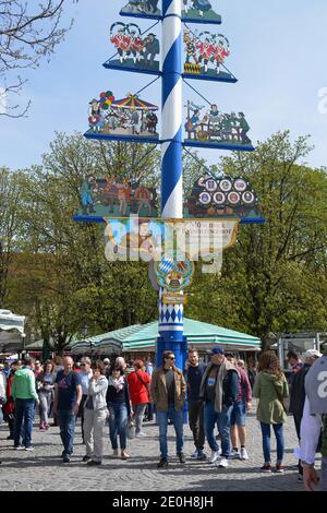 Maibaum, Viktualienmakt, Muenchen, Bayern, Deutschland Stockfoto