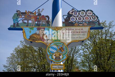 Maibaum, Viktualienmakt, Muenchen, Bayern, Deutschland Stockfoto