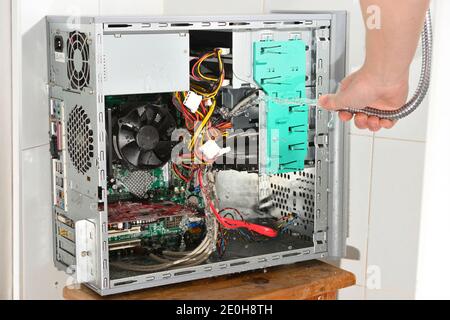 Insane Wasser Reinigung von innen Computer für frischen Start. Stockfoto