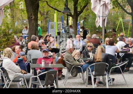 Cafe Münchner Freiheit, Schwabing, München, Bayern, Deutschland Stockfoto