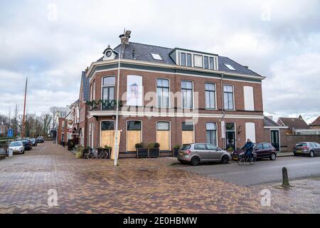 JOURE, NIEDERLANDE - 1. JANUAR: Im Hotel Anne Klare wurde am Silvesterabend ein in eine Karbidkanone umgebauter Güllebehälter abgefeuert. Darüber hinaus ist der Windo Stockfoto