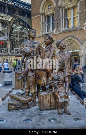 Denkmal "Kindertransport - Sterben Ankunft', Gesundheitspark, Liverpool Street Station, London, England, Grossbritannien Stockfoto