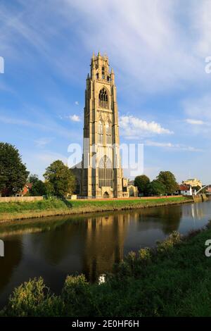 Herbstansicht der St. Botolphs Kirche, (Boston Stump), Fluss Witham, Boston Stadt, Lincolnshire County, England, Großbritannien Stockfoto