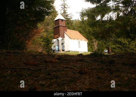 Harghita County, Rumänien. St. Anne katholische Kapelle, ein Wallfahrtsort am St. Anne's Lake. Stockfoto