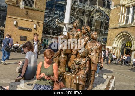 Denkmal "Kindertransport - Sterben Ankunft', Gesundheitspark, Liverpool Street Station, London, England, Grossbritannien Stockfoto