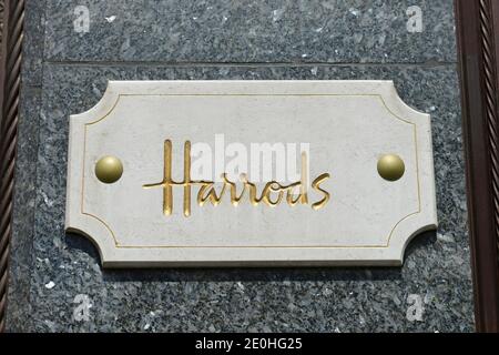 Schild Kaufhaus Harrods, Brompton Road, London, England, Grossbritannien Stockfoto