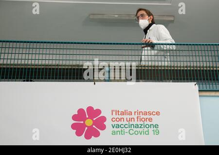 Rom, Italien. Januar 2021. Die ersten Personen geimpften 2021 im Santo Spirito Krankenhaus in Rom (Foto: Matteo Nardone/Pacific Press) Quelle: Pacific Press Media Production Corp./Alamy Live News Stockfoto