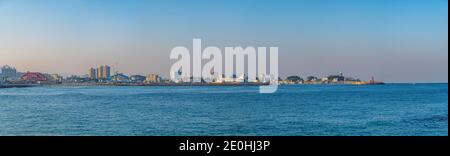 SOKCHO, KOREA, 27. OKTOBER 2019: Leuchtturm im Hafen von Sokcho, Republik Korea Stockfoto