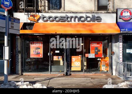 Boost Mobile, 197D Madison St, New York, NYC Foto von einem Handy-Service-Geschäft im Lower East Side-Viertel von Manhattan. Stockfoto