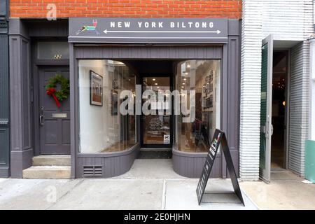 []historische Ladenfront] New York Biltong, 22 Greenwich Ave, New York, Foto eines südafrikanischen Lebensmittelgeschäfts im Greenwich Village in Manhattan. Stockfoto
