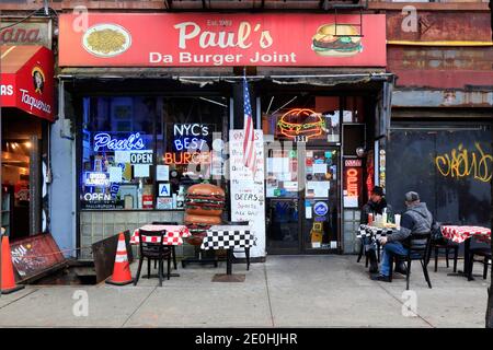 Paul's Da Burger Joint, 131 Second Ave, New York, NYC Foto von einem Hamburger-Restaurant in Manhattans East Village, St. Mark's Place. Stockfoto